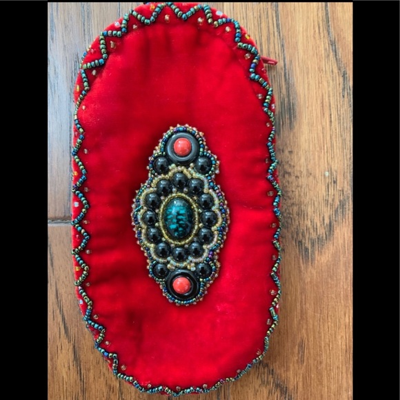 Red and black beaded velvet wristlet - Picture 1 of 5
